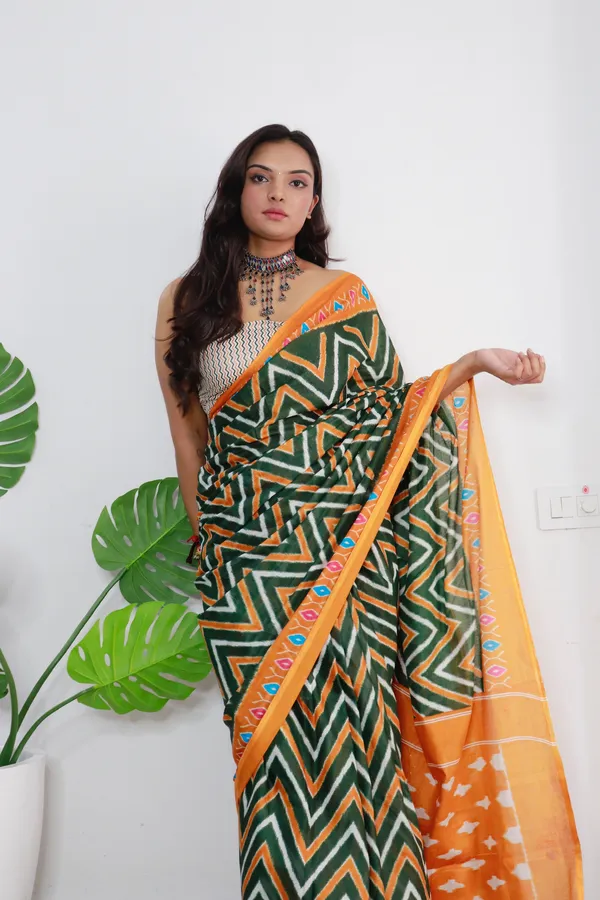 HANDICRAFT_WOMEN'S_Ikkat_PRINT_PURE_SOFT_COTTON_SAREE_WITH_BLOUSE_PIECE_With_Blouse_Piece